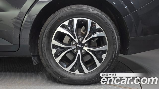 Kia Canival 2023 — photo 7