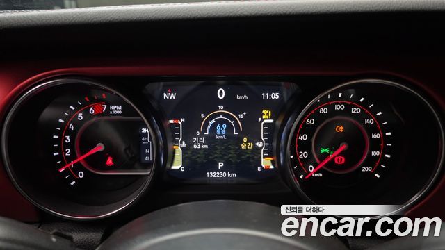 Jeep Wrangler 2021 — photo 11