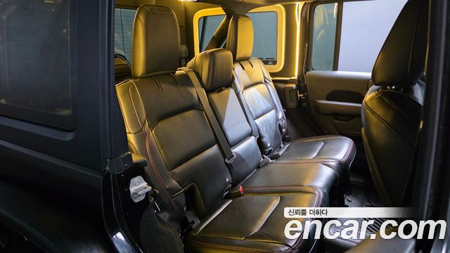 Jeep Wrangler 2021 — photo 17