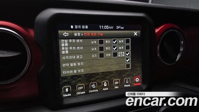 Jeep Wrangler 2021 — photo 21