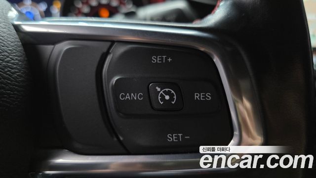 Jeep Wrangler 2021 — photo 24