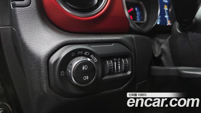 Jeep Wrangler 2021 — photo 25