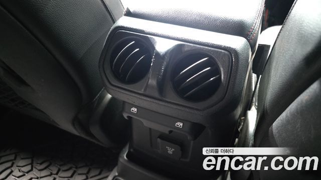 Jeep Wrangler 2021 — photo 26