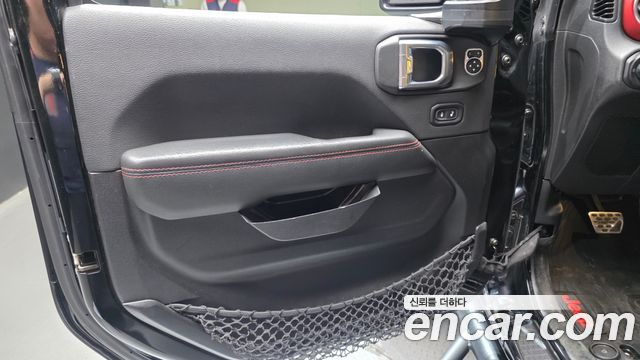 Jeep Wrangler 2021 — photo 14
