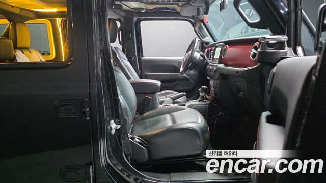 Jeep Wrangler 2021 — photo 16