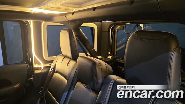 Jeep Wrangler 2021 — photo 28