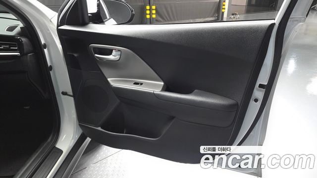 Kia Niro 2024 — photo 14