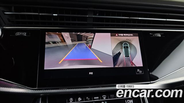Audi Q8 2021 — photo 20
