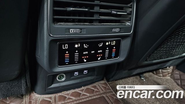Audi Q8 2021 — photo 25