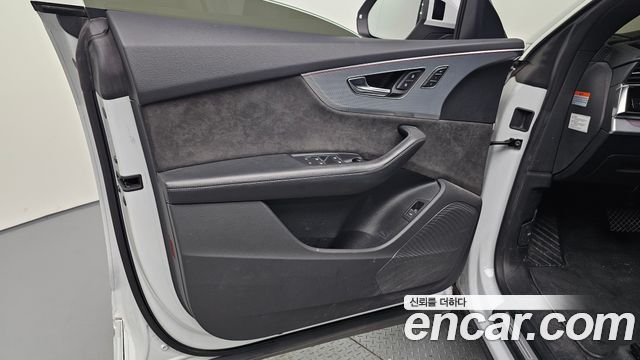 Audi Q8 2021 — photo 14