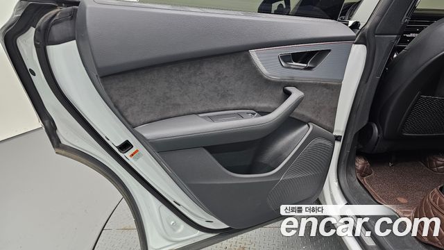Audi Q8 2021 — photo 15