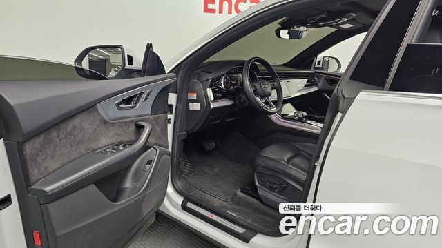 Audi Q8 2021 — photo 16