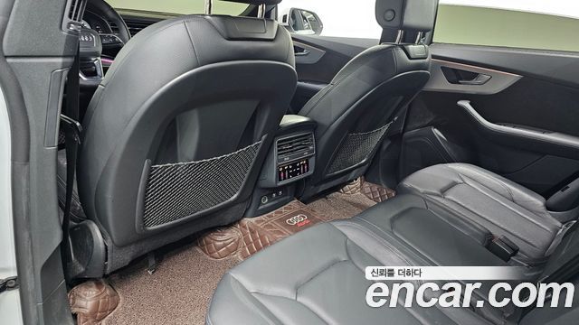 Audi Q8 2021 — photo 28