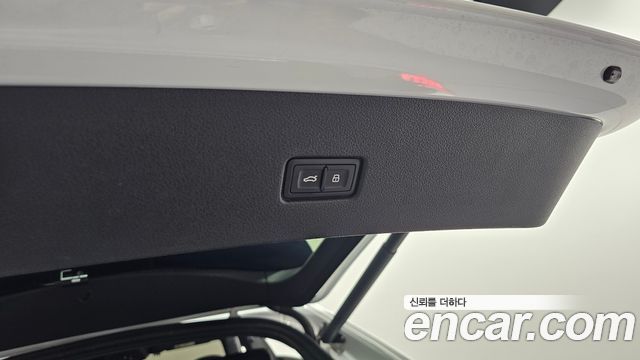 Audi Q8 2021 — photo 30