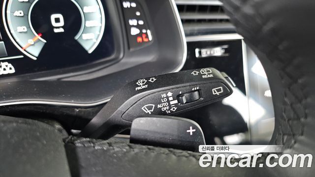 Audi Q8 2021 — photo 32