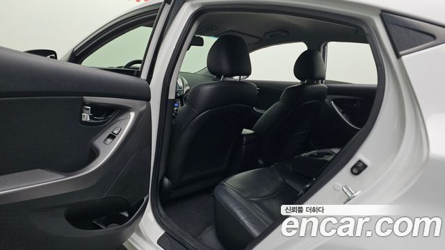 Hyundai AVANTE 2011 — photo 11