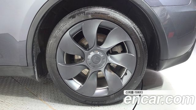 Tesla Model Y 2024 — photo 7