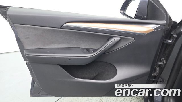 Tesla Model Y 2024 — photo 14
