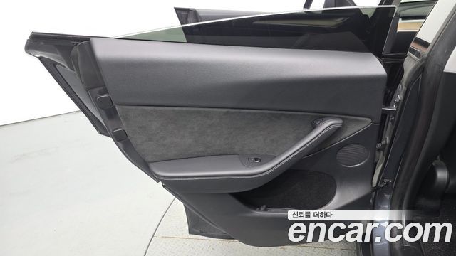 Tesla Model Y 2024 — photo 15