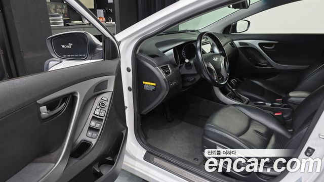 Hyundai AVANTE 2014 — photo 13