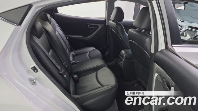 Hyundai AVANTE 2014 — photo 17