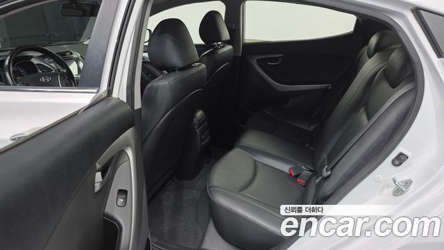 Hyundai AVANTE 2014 — photo 18