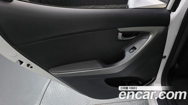 Hyundai AVANTE 2014 — photo 15