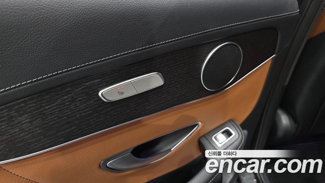 Mercedes-Benz GLC-Class 2022 — photo 28