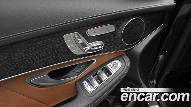 Mercedes-Benz GLC-Class 2022 — photo 34