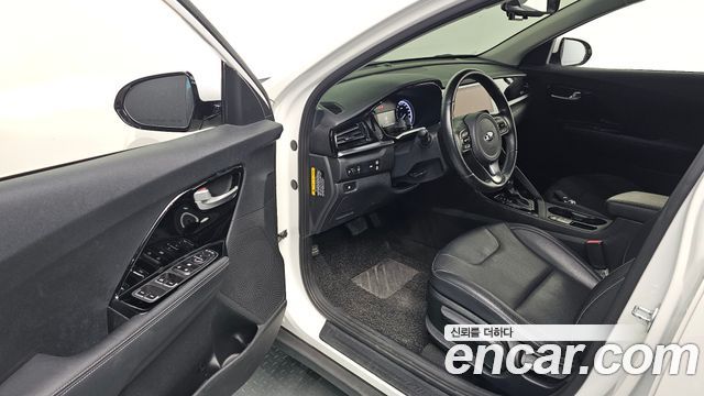 Kia Niro 2021 — photo 13