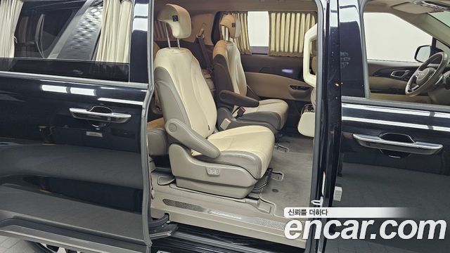 Kia Canival 2023 — photo 17