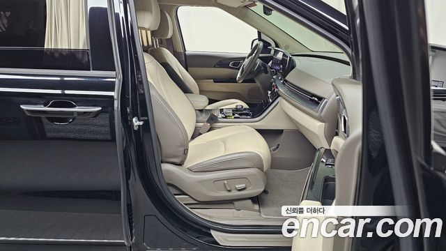Kia Canival 2023 — photo 16