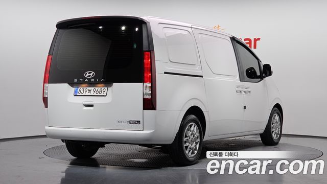 Hyundai Staria 2025 — photo 2