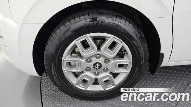 Hyundai Staria 2025 — photo 5