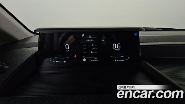 Hyundai Staria 2025 — photo 11
