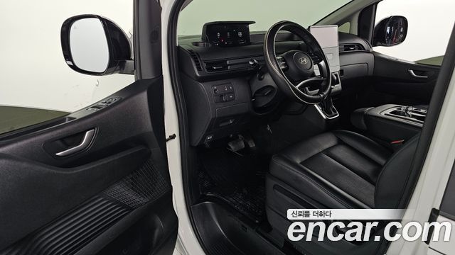 Hyundai Staria 2025 — photo 13