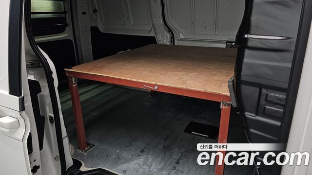 Hyundai Staria 2025 — photo 17