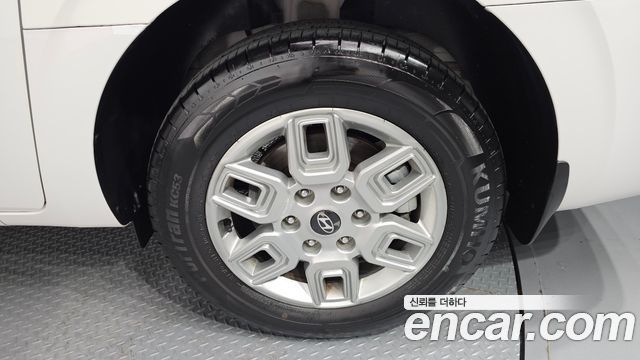 Hyundai Staria 2025 — photo 7