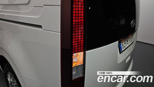 Hyundai Staria 2025 — photo 9