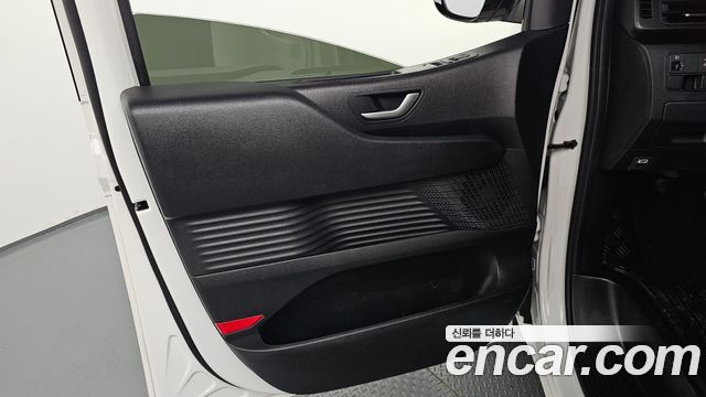 Hyundai Staria 2025 — photo 14