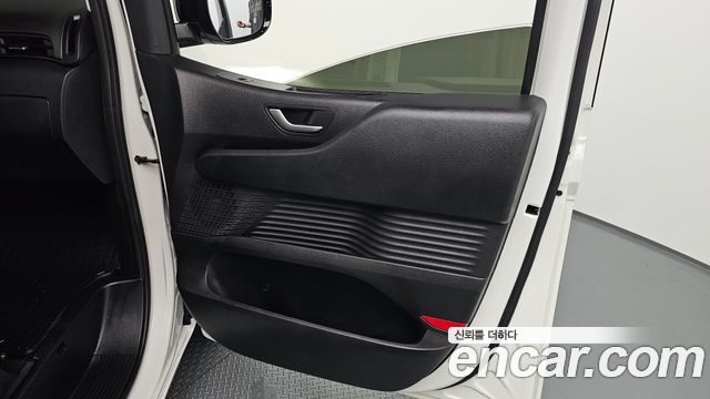 Hyundai Staria 2025 — photo 15