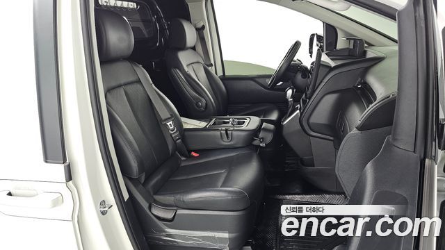 Hyundai Staria 2025 — photo 16