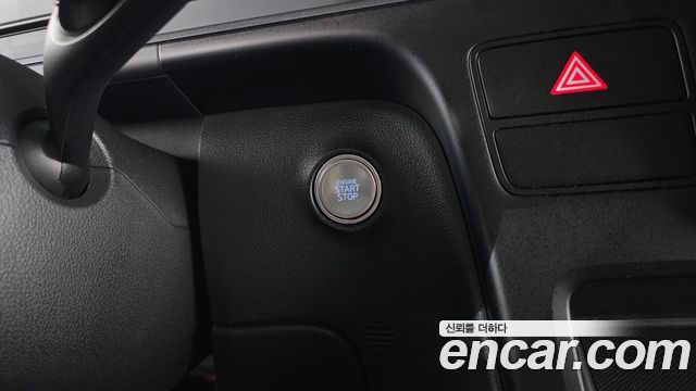 Hyundai Staria 2025 — photo 28