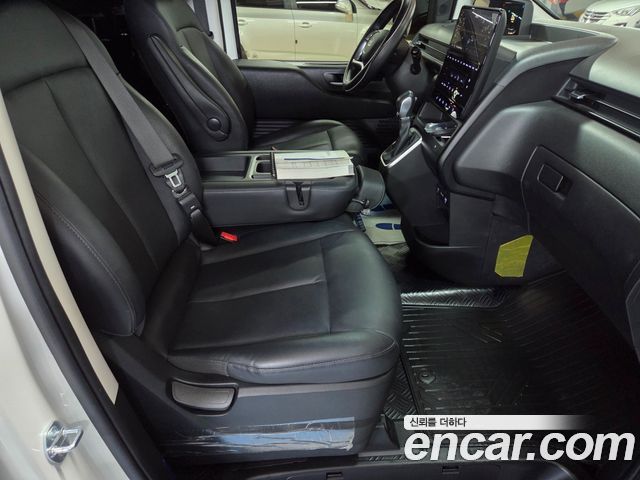 Hyundai Staria 2025 — photo 29