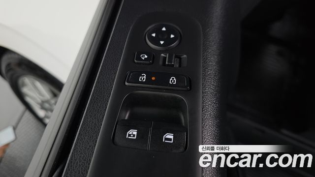Hyundai Staria 2025 — photo 30
