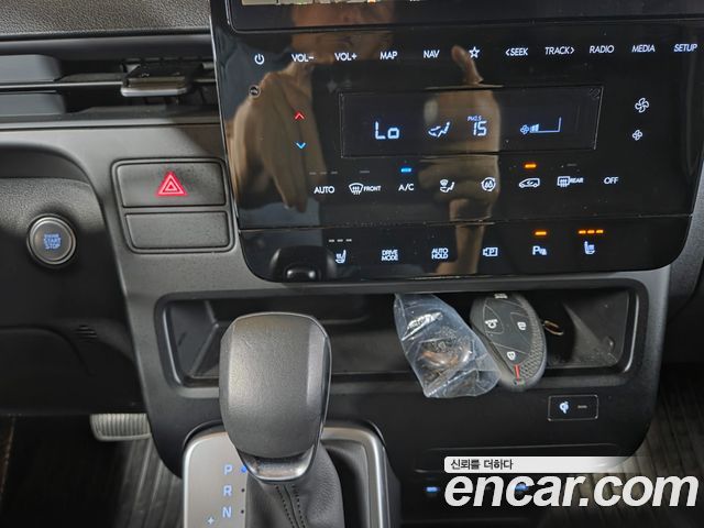Hyundai Staria 2025 — photo 32