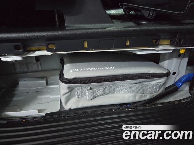 Hyundai Staria 2025 — photo 36