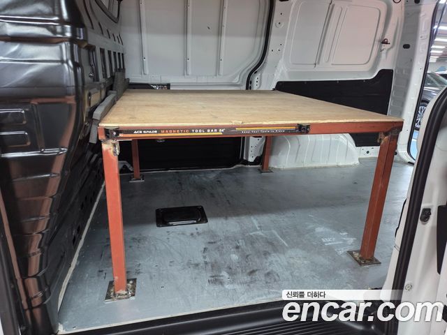Hyundai Staria 2025 — photo 37