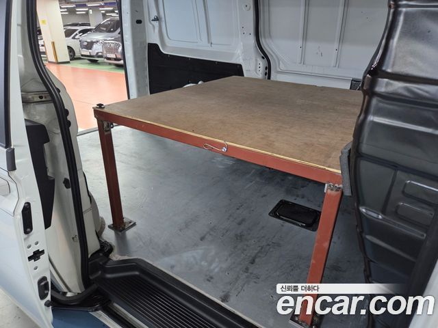 Hyundai Staria 2025 — photo 38