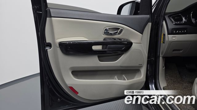 Kia Canival 2019 — photo 14